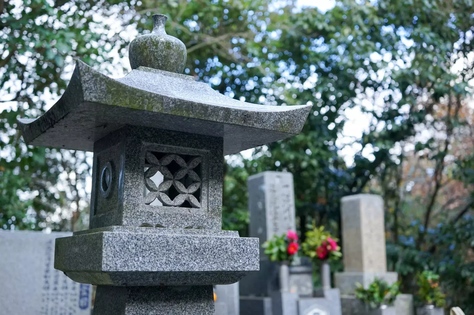 関西一円のお墓・霊園探しは有限会社石のいがやへ